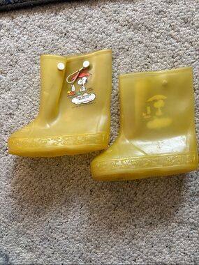 Vintage Peanuts Snoopy toddler child yellow rain boots Size 9